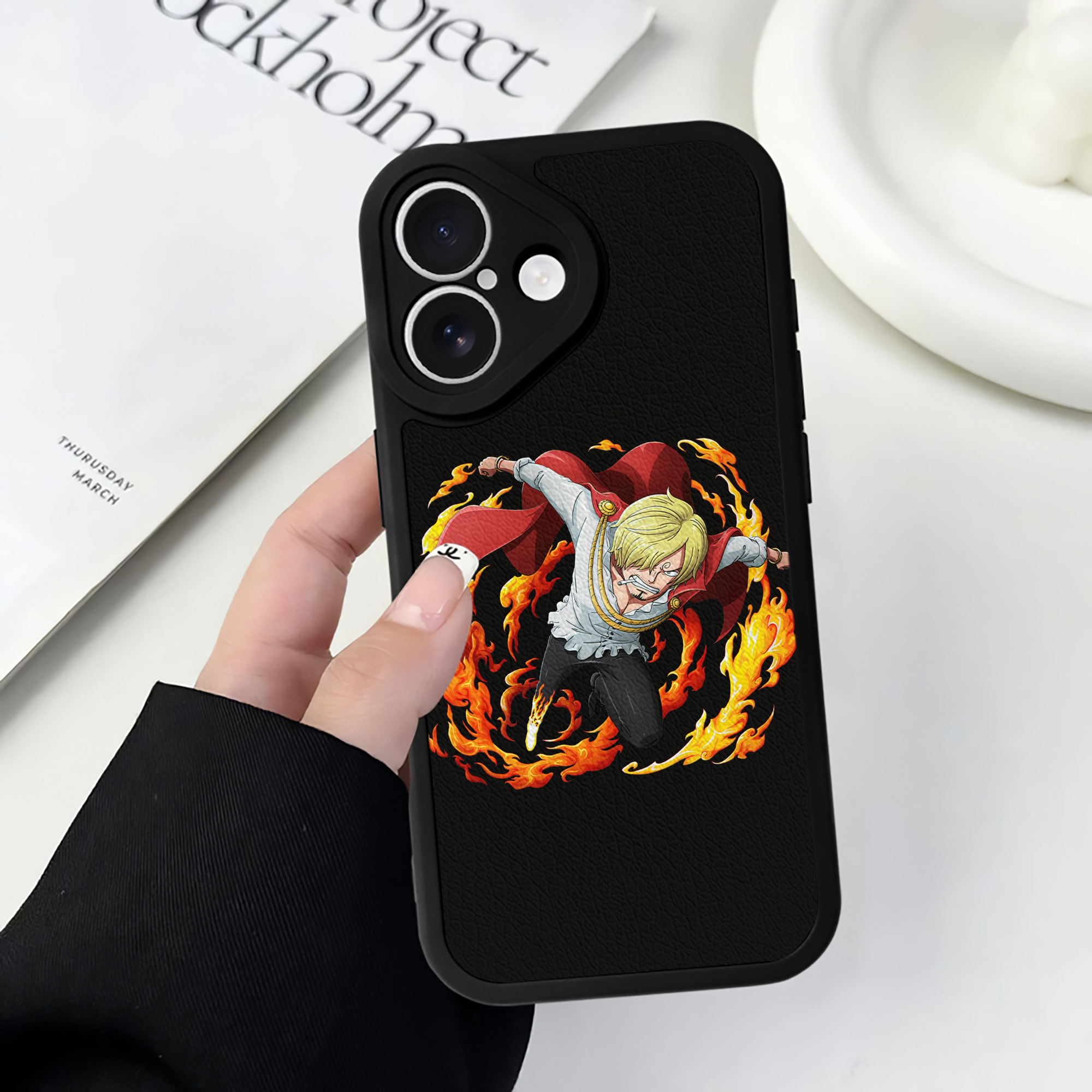 （画像用） ワンピース サンジ ONE PIECE Sanji 【iPhone 16シリーズ対応】シリコンスマホケース（レザー調） 材質：シリコン